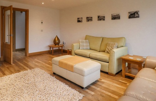 Rastrick Cottage | ST. GEORGES LODGE, character holiday cottage in Hipperholme