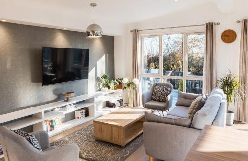 Ryde House | St Helens 2-Bed Lodge Sleeps 4 Pets Ok & Pool