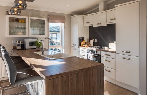 Ryde Cabin | St Helens 2-bed Lodge, Sleeps 4, Pets Ok & Pool