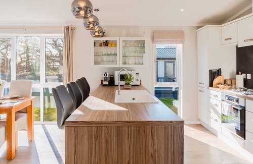 Ryde Cabin | St Helens 2-bed Lodge, Sleeps 4, Pets Ok & Pool