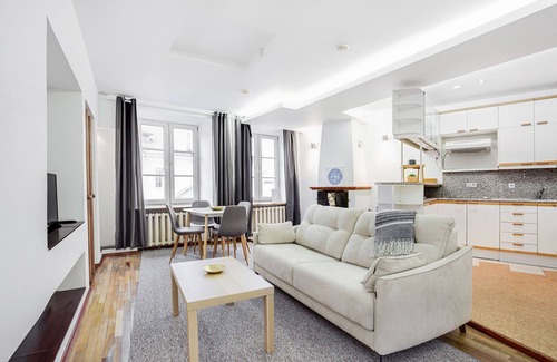 Old Town Apartment | St. Ignoto's Bright 1 Bedroom Apartment