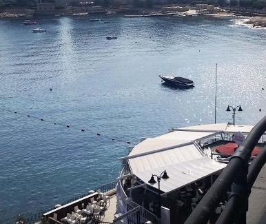 Il-Balluta Apartment | St Julians' Sea Front, Spectacular View, Apartment