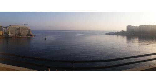 Il-Balluta Apartment | St Julians' Sea Front, Spectacular View, Apartment