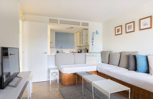 Tower Hill Apartment | St Katharine Dock | By Tower Bridge | Dock View