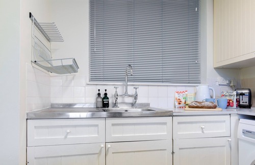 Tower Hill Apartment | St Katharine Dock | By Tower Bridge | Dock View