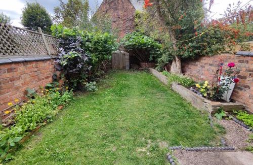 Welford House | St Lucia women only lodge Leicester long stays