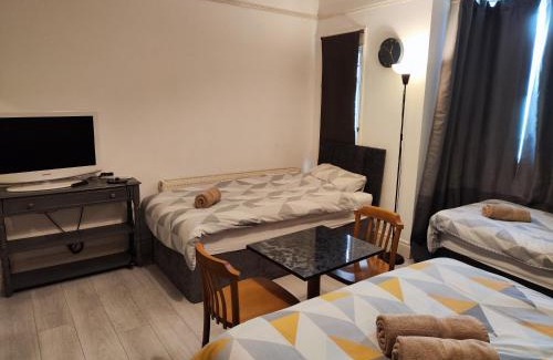 Welford House | St Lucia women only lodge Leicester long stays