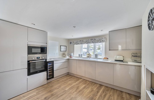 West Compton Cottage | St Peter's Cottage - sleeps 6 guests in 3 bedrooms