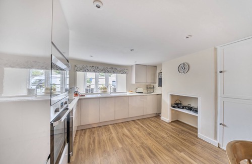 West Compton Cottage | St Peter's Cottage - sleeps 6 guests in 3 bedrooms