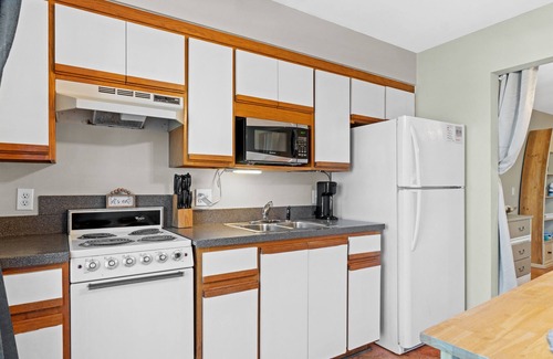 Gulf Lagoon Beach Condo | St Thomas Square By Panhandle Getaways