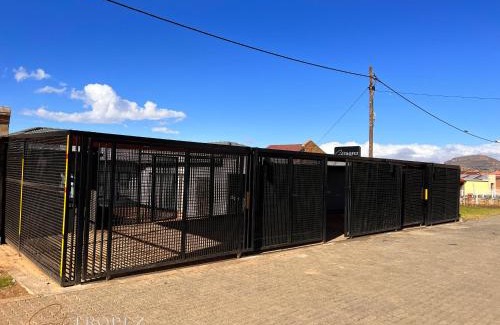 Phuthaditjhaba House | St Tropez Guest House