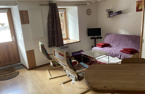 Abries Apartment | ST2 Magnificent 2-room apartment in the heart of the Queyras