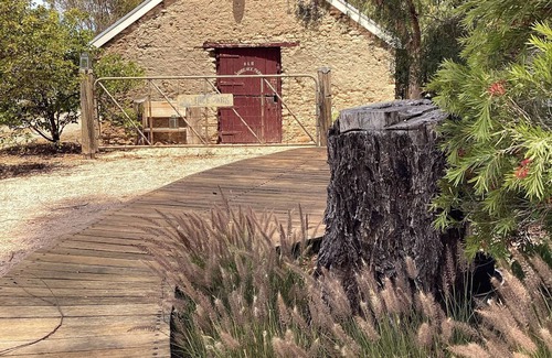 Lara Apartment | STABLE DOOR in Lara " You Yangs " 10 mins to the Spirit