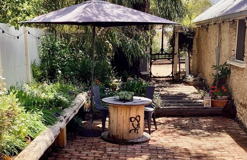 Lara Apartment | STABLE DOOR in Lara " You Yangs " 10 mins to the Spirit