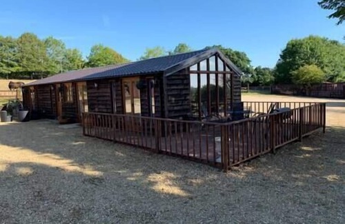 Horspath House | Stable lodge with cosy log fire