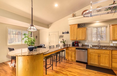 Mountain Club House | Stag's Leap Lodge located near Downtown Courthouse Square and Famous Whiskey Row