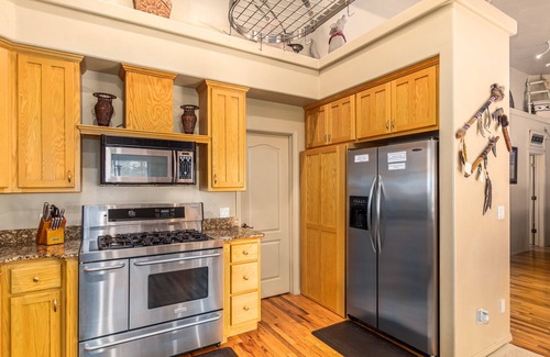 Mountain Club House | Stag's Leap Lodge located near Downtown Courthouse Square and Famous Whiskey Row