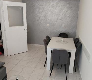 Negotin Apartment | Stan dve sobe, kupatilo, hodnik, kuninja, klima, masina za ves, parking, strogi centar