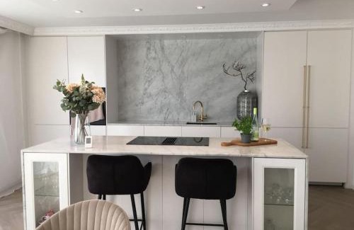 Halmstad Villa | Stan- och strandnära poolvilla.