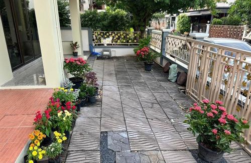 Dok Mai House | Stand alone 3 bedrooms detached house inside Bangkok