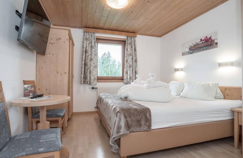 Scheffau am Wilden Kaiser Bed & Breakfast | Standard room 3, shower/WC, from 4 nights half board - Berggasthof Bärnstatt