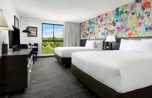 Lower Allston Hotel | Standard 2 Queens Room at Studio Allston Hotel