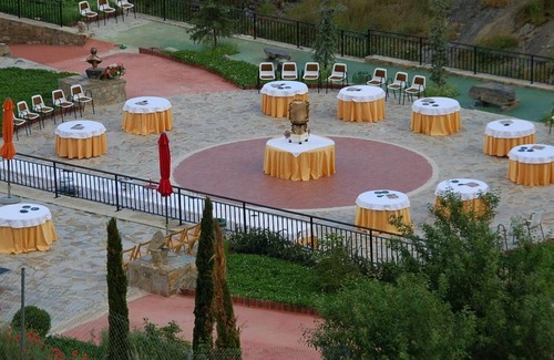 Bretun House | Standard 4 House of the Rock