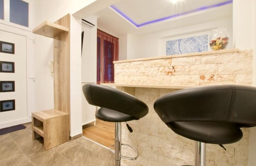 Erzsebetvaros Apartment | Standard Apartment by Hi5 -Baross Square