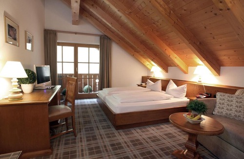 Ettal Hotel | Standard Double Room with Balcony - Hotel Blaue Gams