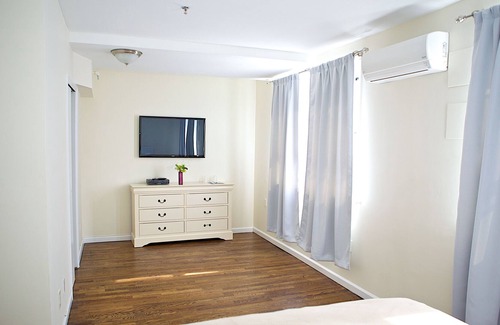 Long Beach Apartment | Standard Queen room