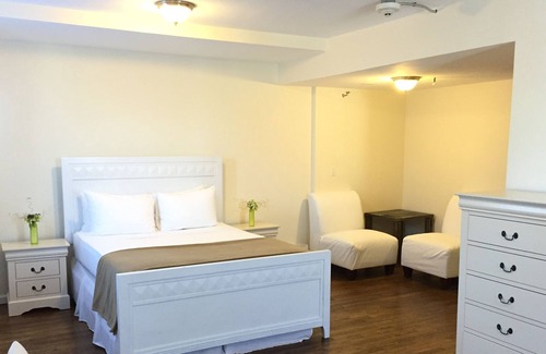 Long Beach Apartment | Standard Queen room