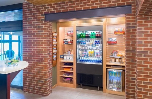 Old Town Alexandria Apartment | Standard Room Near Hummingbird Bar and Kitchen WDC