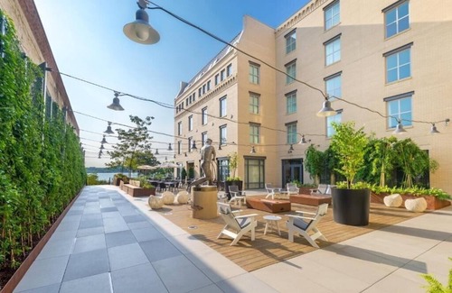 Old Town Alexandria Apartment | Standard Room Near Hummingbird Bar and Kitchen WDC