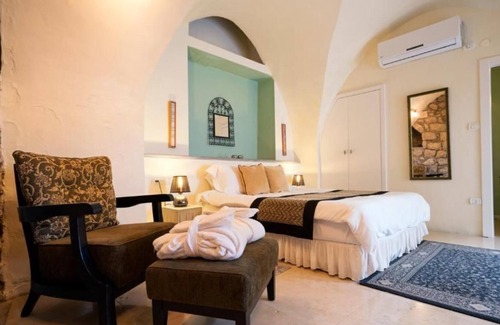 Artists Colony Cabin | Standard Suite