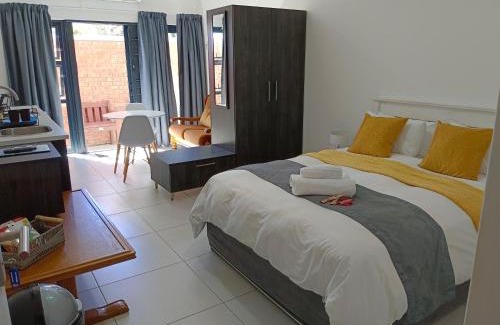 Aston Bay Apartment | Standard Suite - Savvy Spender at Rustic Dune 2