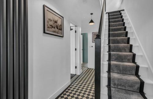 Peterborough House | Stanley Park House Peterborough - 3 bed, 3 bathroom, parking, garden