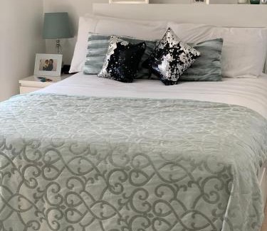 Wellingborough House | Stanton Cross 5 persons 3 Bed Home