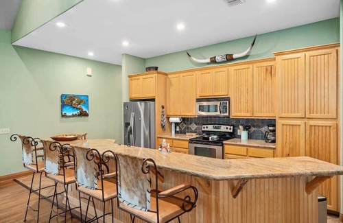 Wimberley House | Star House | Private Views Hill Country Comfort Grill