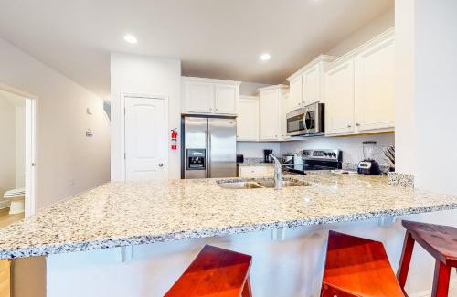 Thomas Drive House | Starfish in the Sand