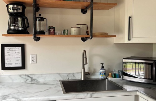 New Plymouth Cabin | Stargazer's Delight Cozy Hilltop Cabin on 20 Acres - 2 Bedroom w/Hot Tub