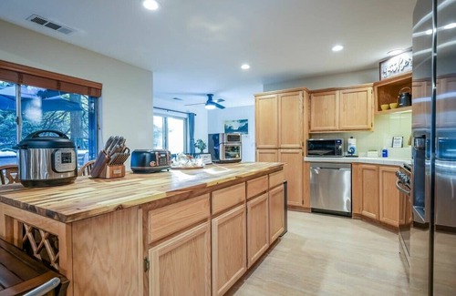 Sugar Pine Cabin | Starlight Cabin Retreat Hot Tub & Game Room
