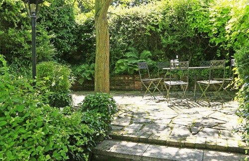 Yoxford Cottage | Starlings