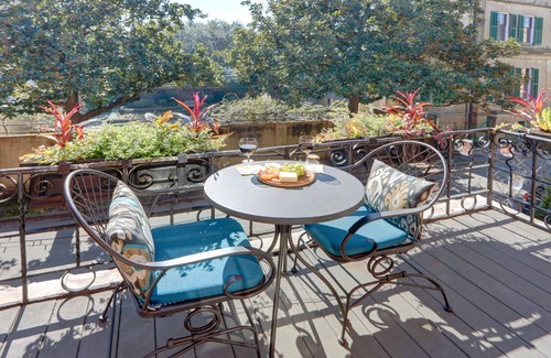 Historic District - North House | State St Victorian - 2 car Garage-steps to Broughton-Pets welcome