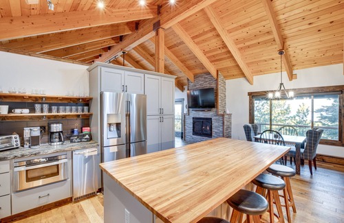 Tahoe Village Cabin | Stateline Mountain Cabin: 3 Mi to Heavenly Resort