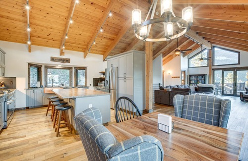 Tahoe Village Cabin | Stateline Mountain Cabin: 3 Mi to Heavenly Resort