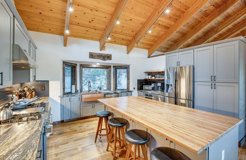 Tahoe Village Cabin | Stateline Mountain Cabin: 3 Mi to Heavenly Resort