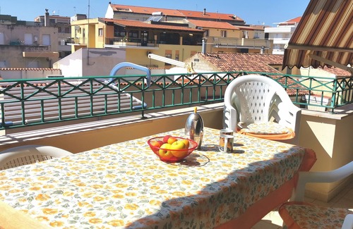 La Pietraia Apartment | Stately apartment a stone's throw from the sea with parking space Alghero