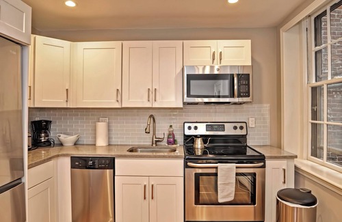 Beacon Hill Apartment | Stately on Cedar - Luxe 2-bedroom Beacon Hill apartment with AC, WiFi near MGH