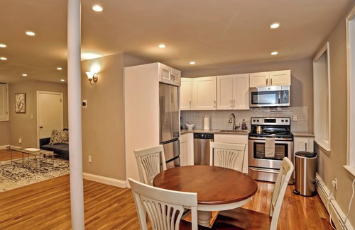 Beacon Hill Apartment | Stately on Cedar - Luxe 2-bedroom Beacon Hill apartment with AC, WiFi near MGH