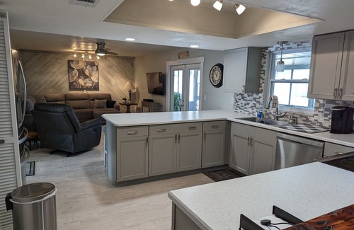 Sleepy Hollow House | Stay 5 Nights, Get 1 Night Free - 4 BR home in quiet setting close to everything